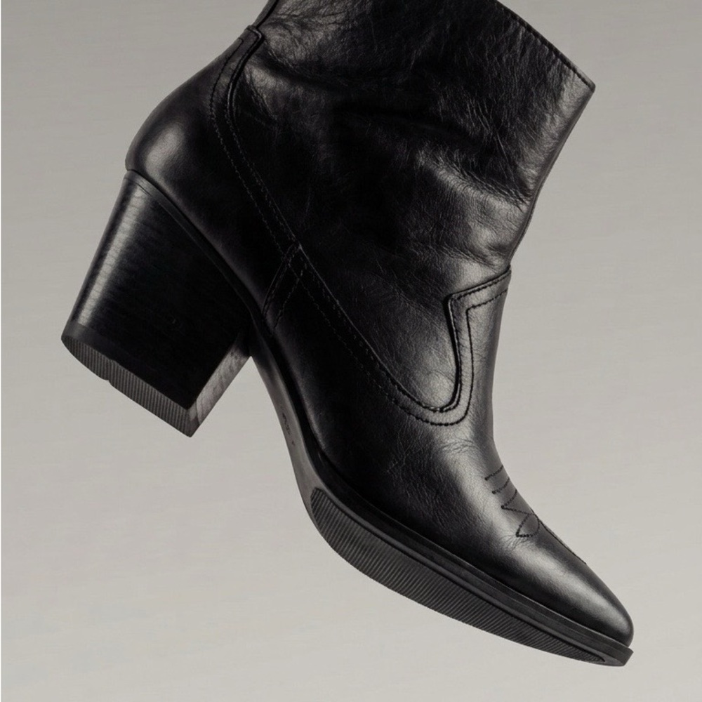 Donald J. Pliner Black Leather Pointed-Toe Western-Style Boots